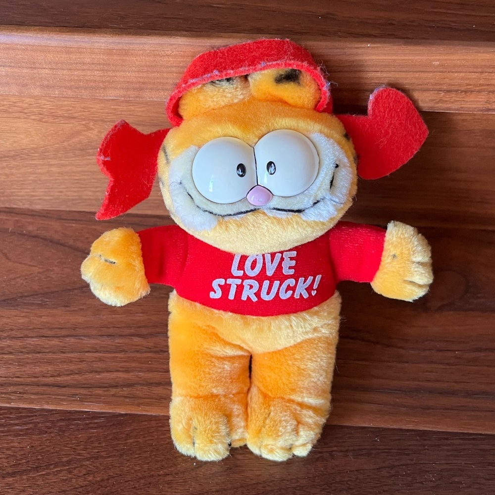 VINTAGE 1981 Collectible Garfield "Love Struck!" Plush